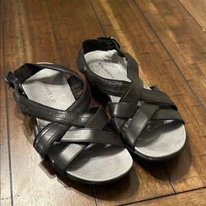 Merrell Black Leather Performance Walking Sandals Women’s Size 8 EUC